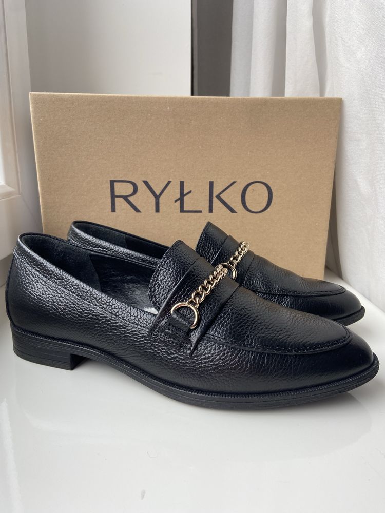Eleganckie mokasyny RYŁKO z ozdobnym łańcuszkiem