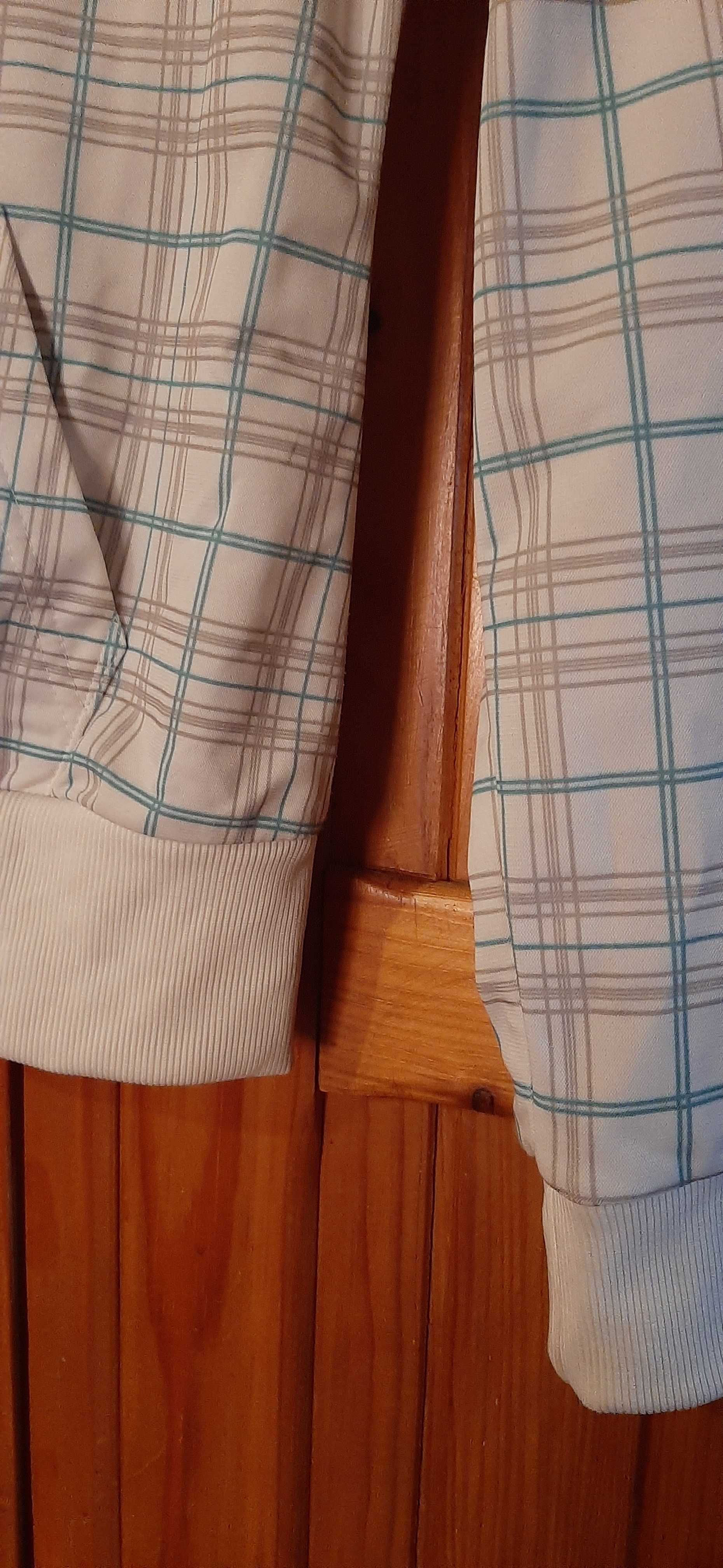 Bluza Damska Rozpinana z Kapturem Kratka, Rozmiar M - Modna i Wygodna!