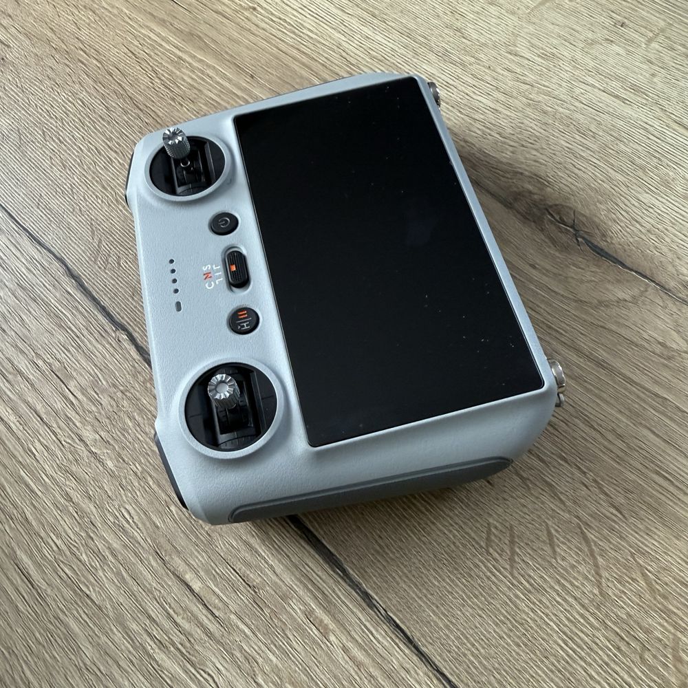 Dron DJI Mavic 3 Classic - stan idealny - gwarancja - plus dodatki