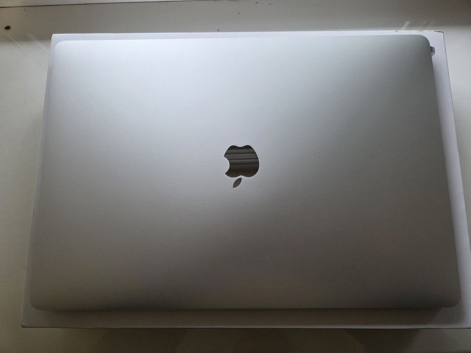 MacBook pro 2019 16 i9