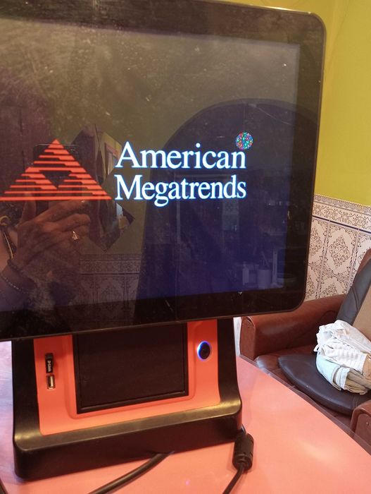 POS + Impressora talões térmica
Gaveta de dinheiro.