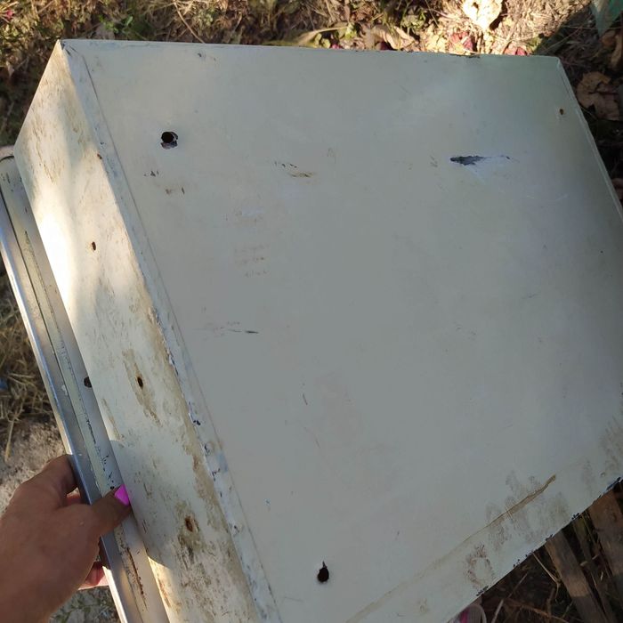 Железный шкаф ,с зеркалом винтаж