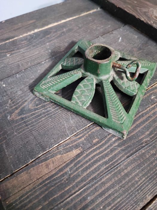 Żeliwny stojak na choinkę