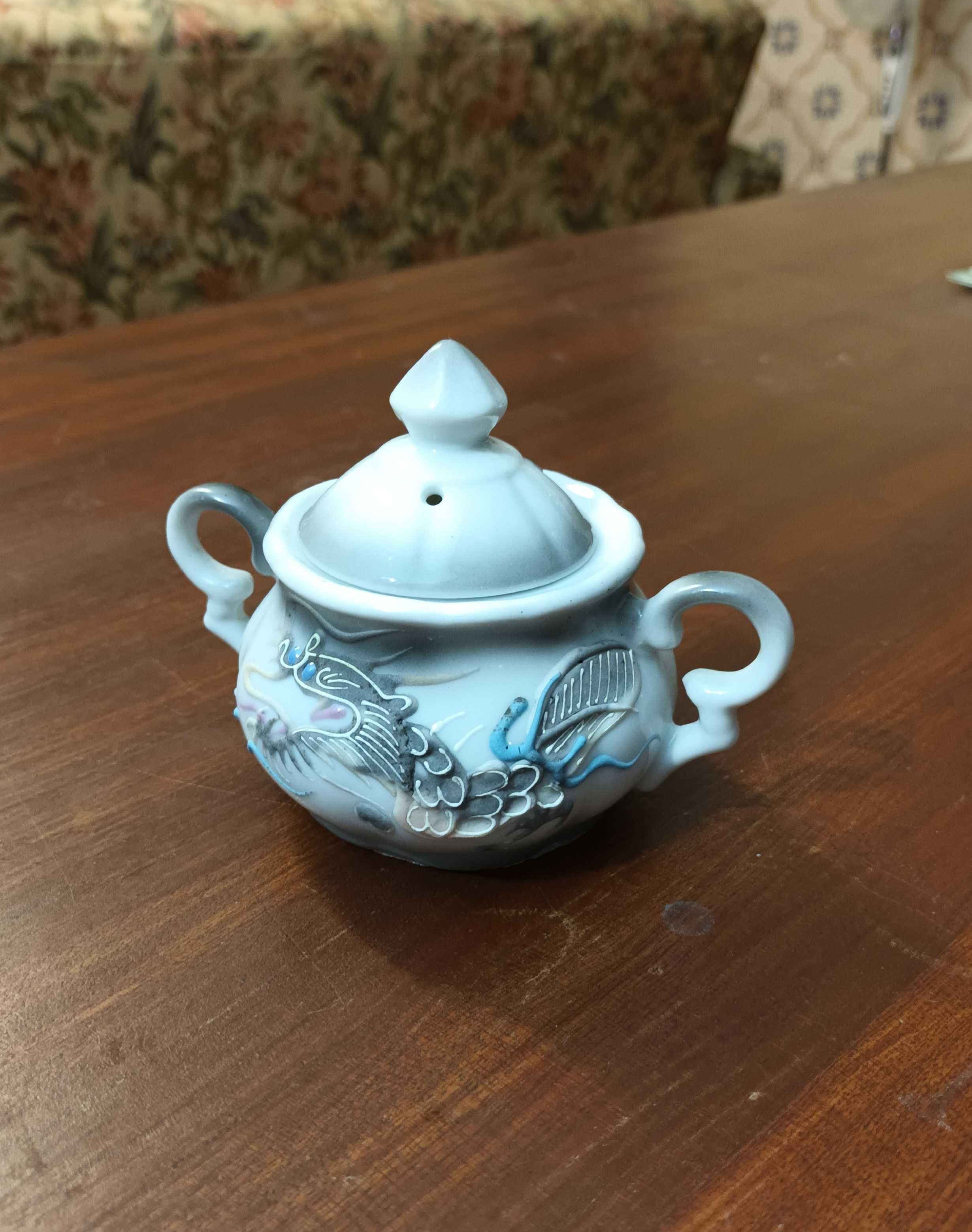 Vendo serviço de chá antigo de porcelana japonesa NORLEANS.