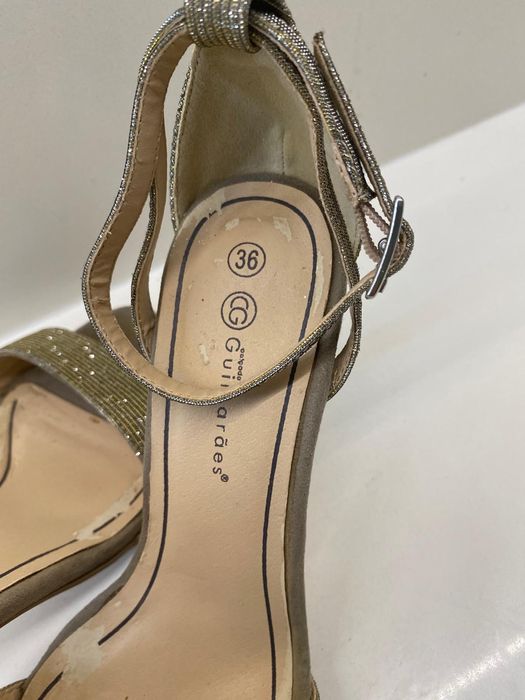 Sandálias e mala de cerimónia prateada/dourada