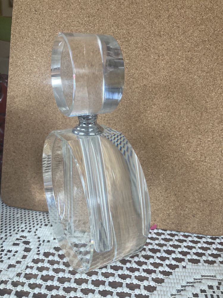 Kryształowy flakon na perfumy