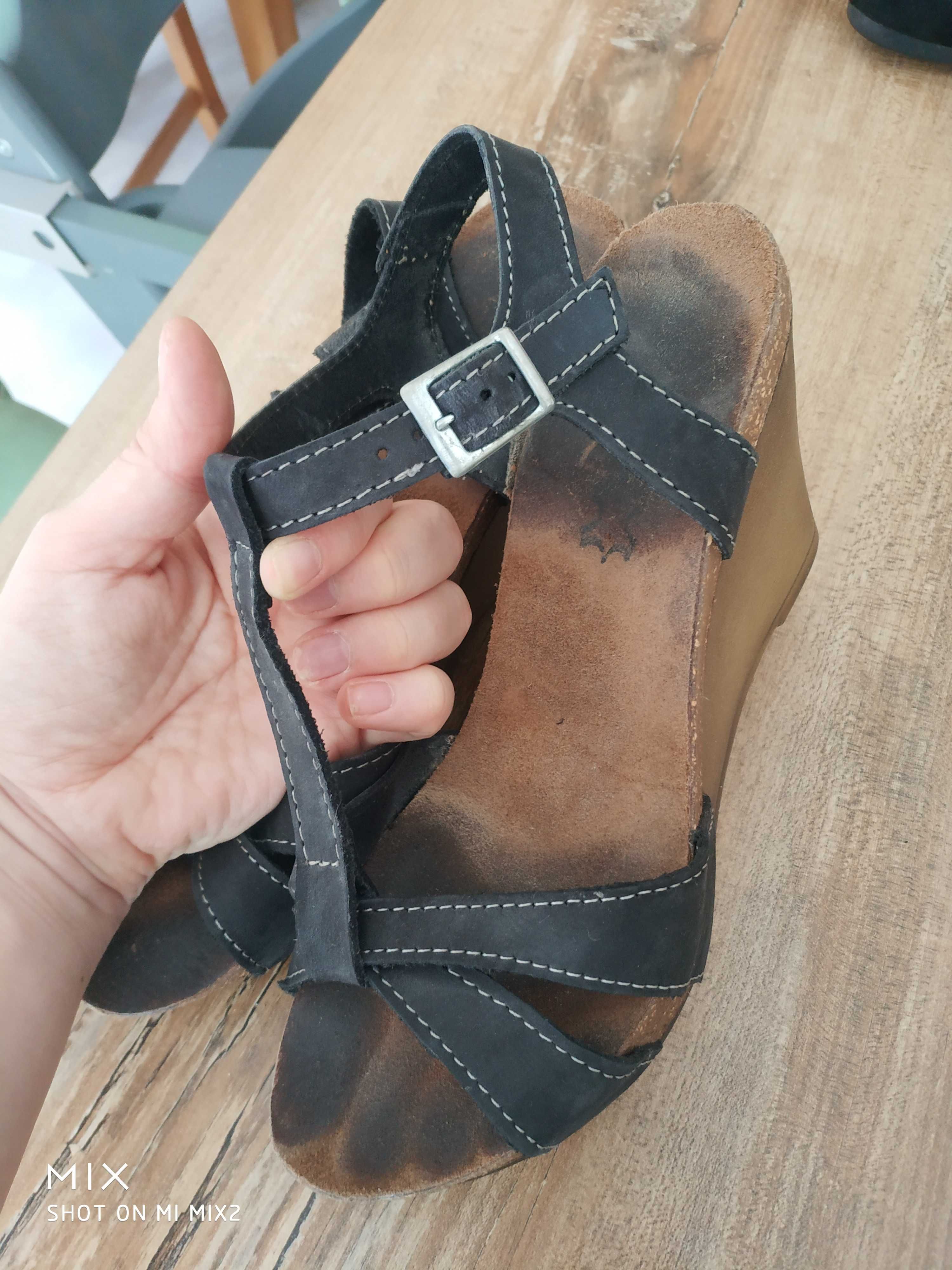 Skórzane buty sandały na koturnie Inblu