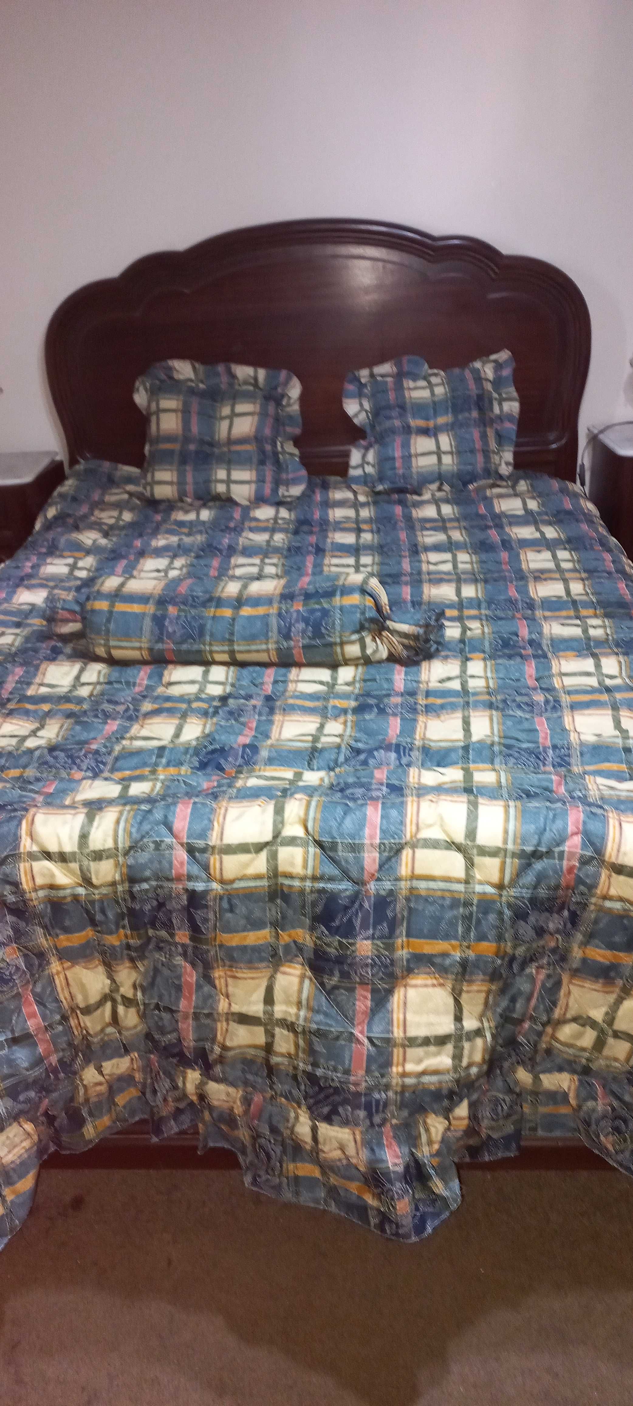 Colcha de cama de casal com 3 almofadas