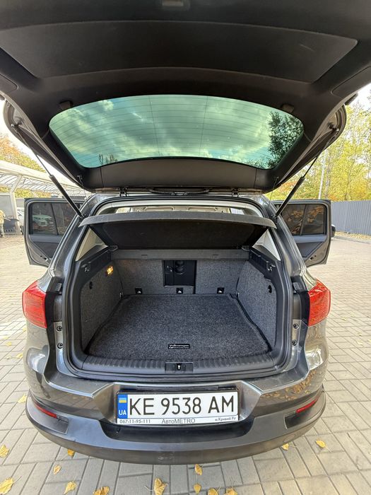 Продам на Volkswagen Tiguan  2016 год полная комплектация