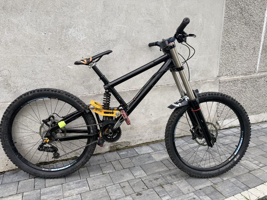 Rower downhill zumbi fox40 ,fox 5.0 ,dt swiss