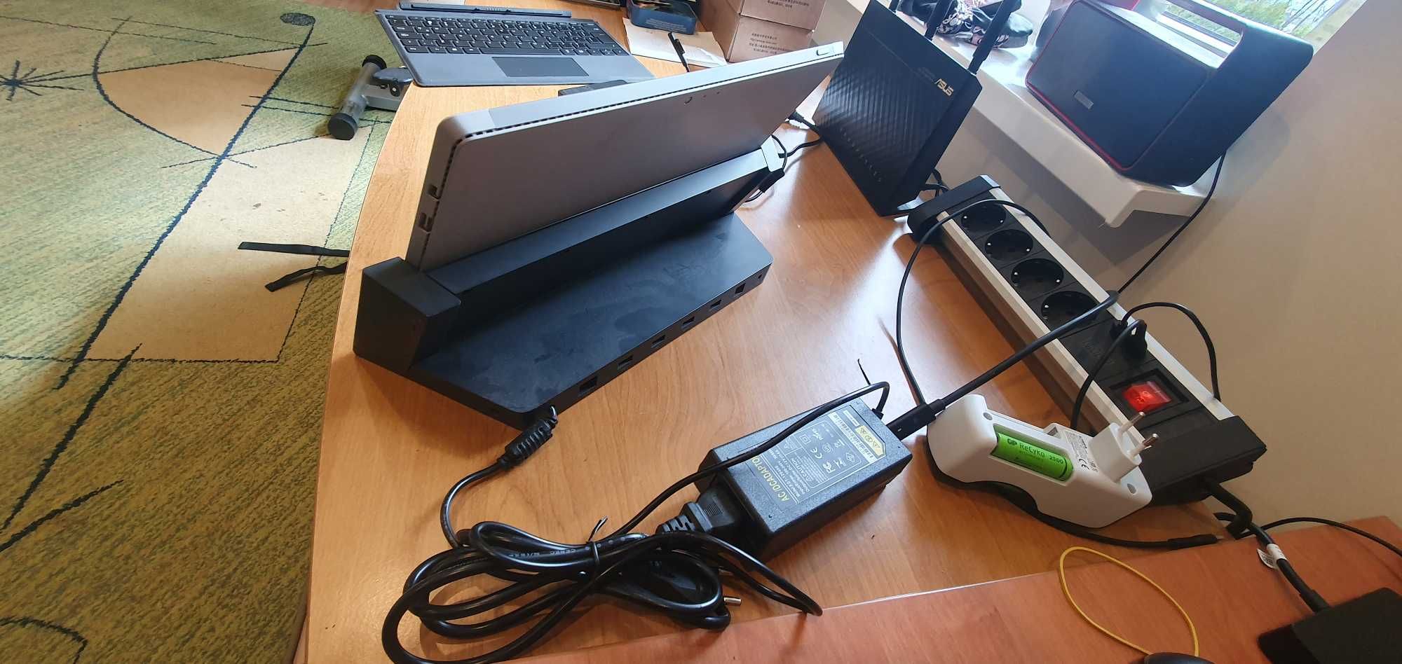Surface Pro 3, 128GB - 99% stanu baterii, stacją dok. klaw. zasilacz