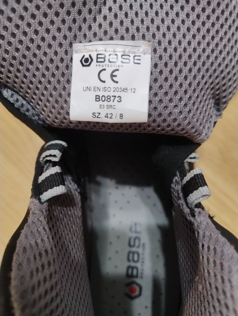 Nowe Buty robocze BASE r.42