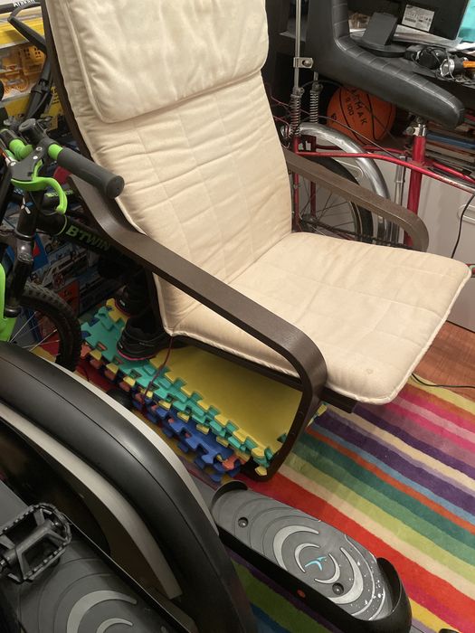 Cadeira de madeira e tecido