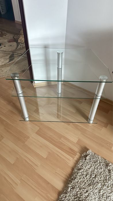 Szklany stolik pod telewizor