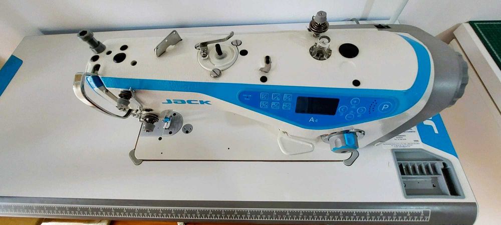 Máquina de Costura Jack A4 - Como Nova