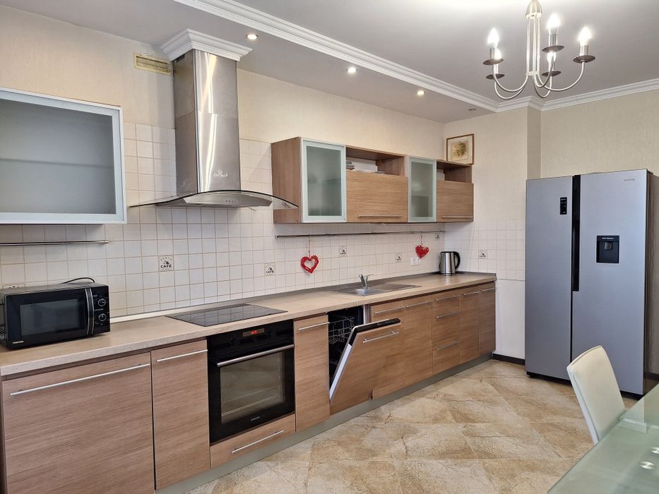 3-кімнатна 108 м УКОМПЛЕКТОВАНА меблями та технікою на К.шляху 1Д