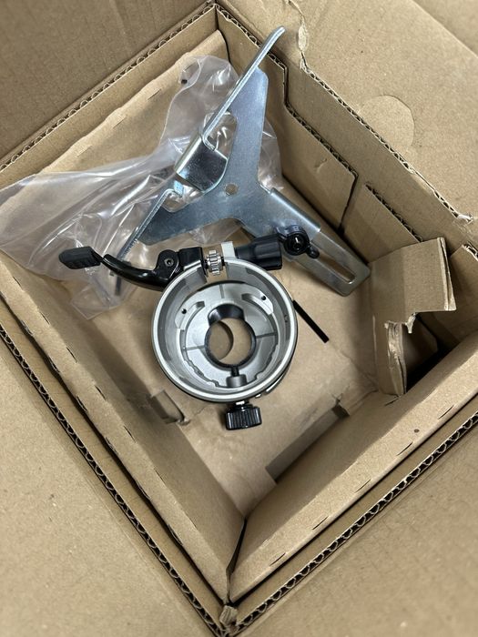 Makita RT0700C przystawka do wycinania + prowadnica rownoległa adapter