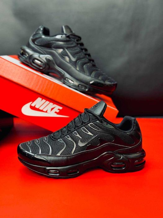 Мужские кроссовки осенние Nike Tn Plus черные кросівки найк чорні