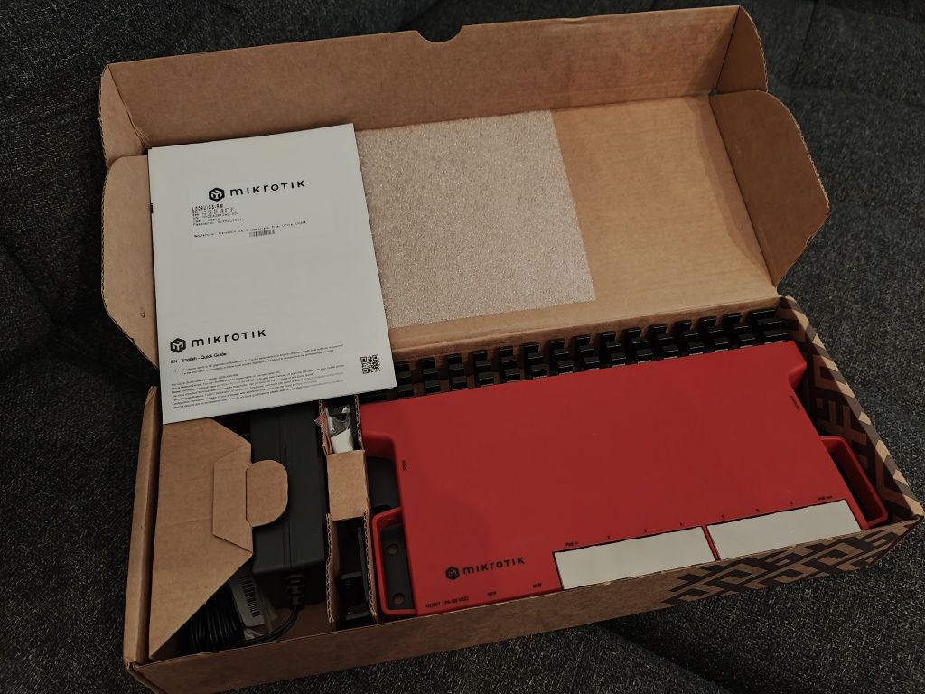 MikroTik L009 router switch L009UiGS-RM