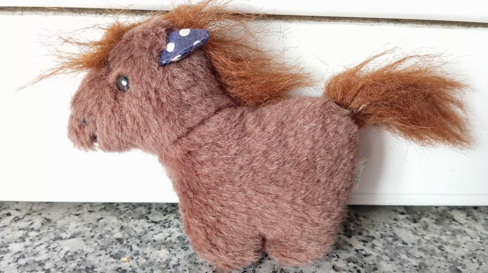 Vários peluches 2 euros cada