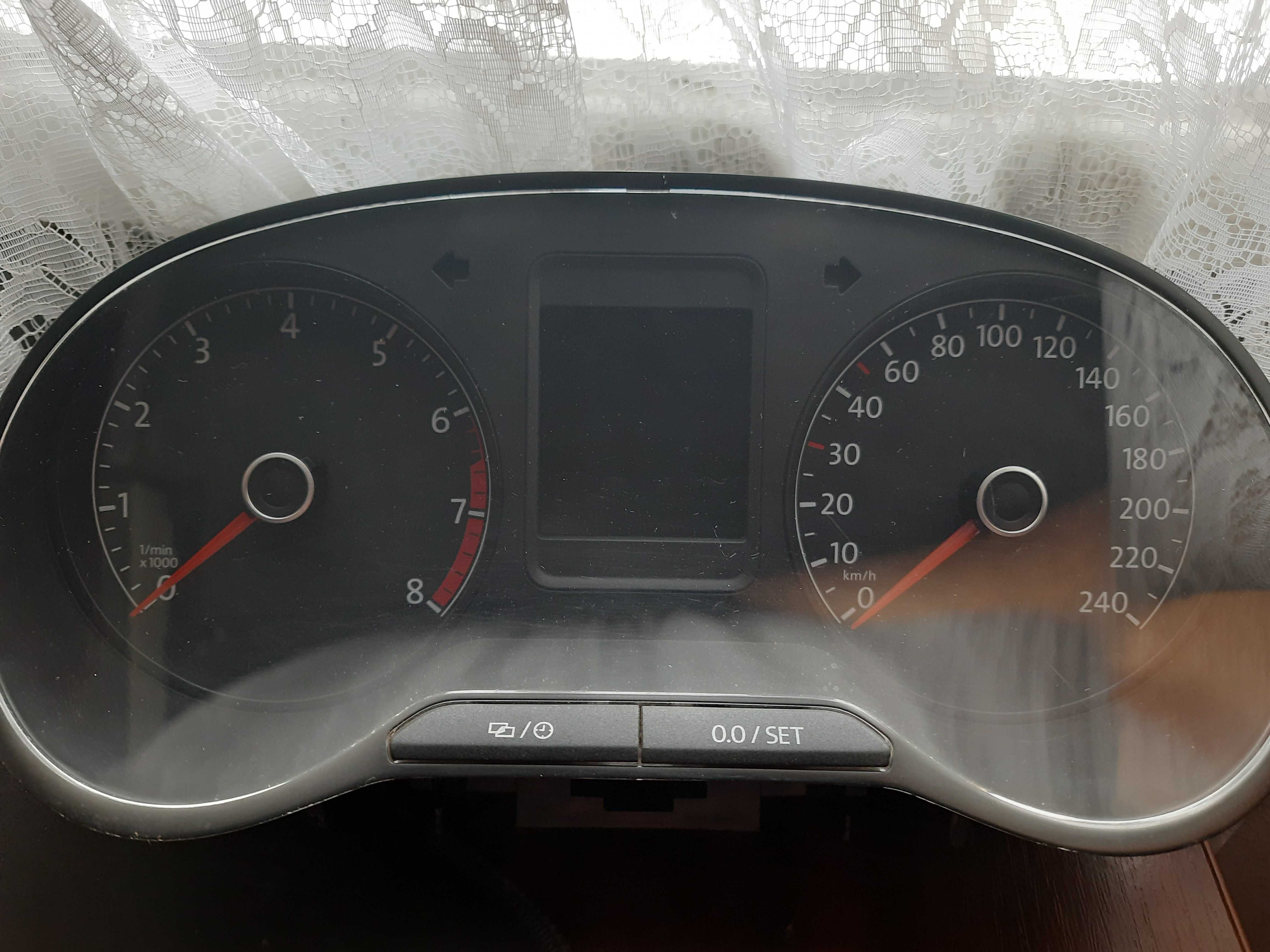 Панель приладів Volkswagen Polo Sedan 6RF920861C
