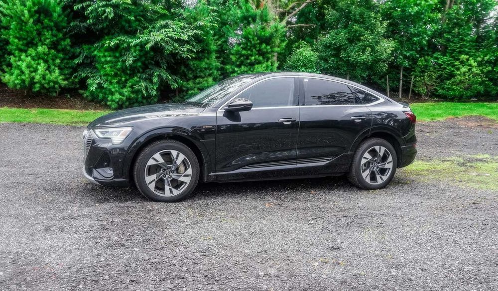 Audi e-tron      2022