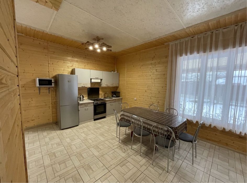 Славсько у центрі будинок! Без власників!Чан !Подова оренда житла!