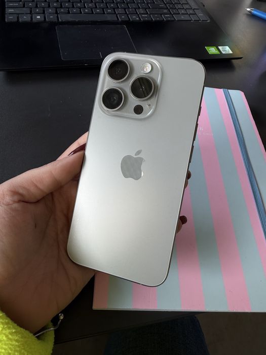 Iphone 15 pro 256 GB neutralny tytan