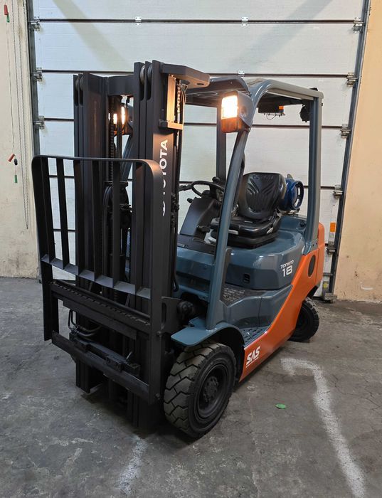 Навантажувач вилковий, газовий 1.8 тонн, Toyota 02-8FGF18 Триплекс