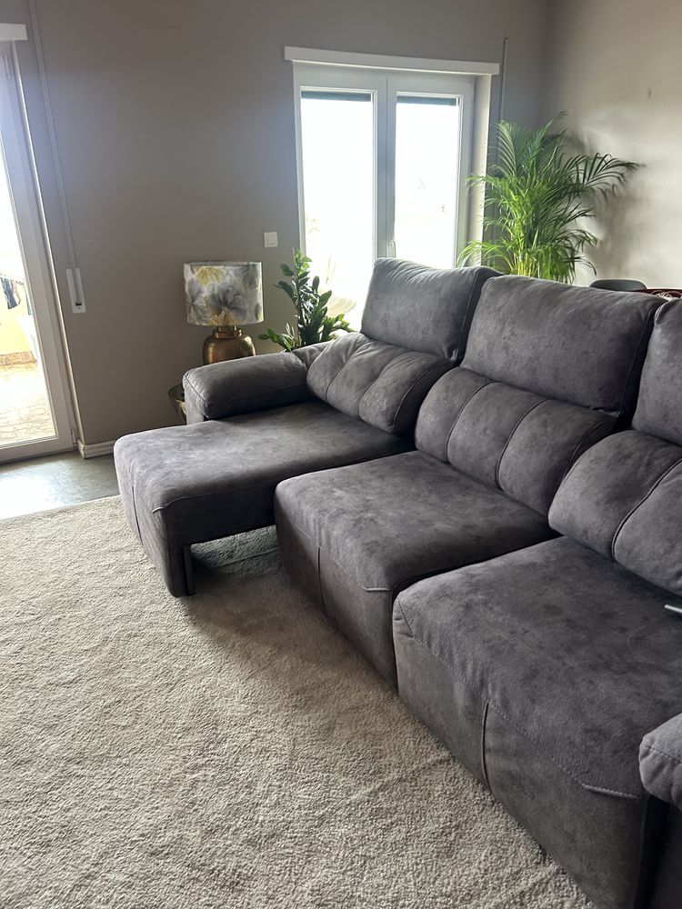 Sofa com chaise long extremamente confortavel