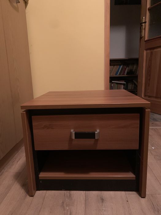 Sprzedam solidne łóżko dębowe 160cm 200cm + stolik nocny