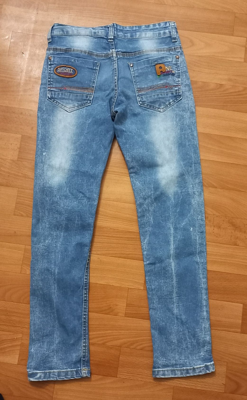 Стрейчевые джинсы на 8-9 лет