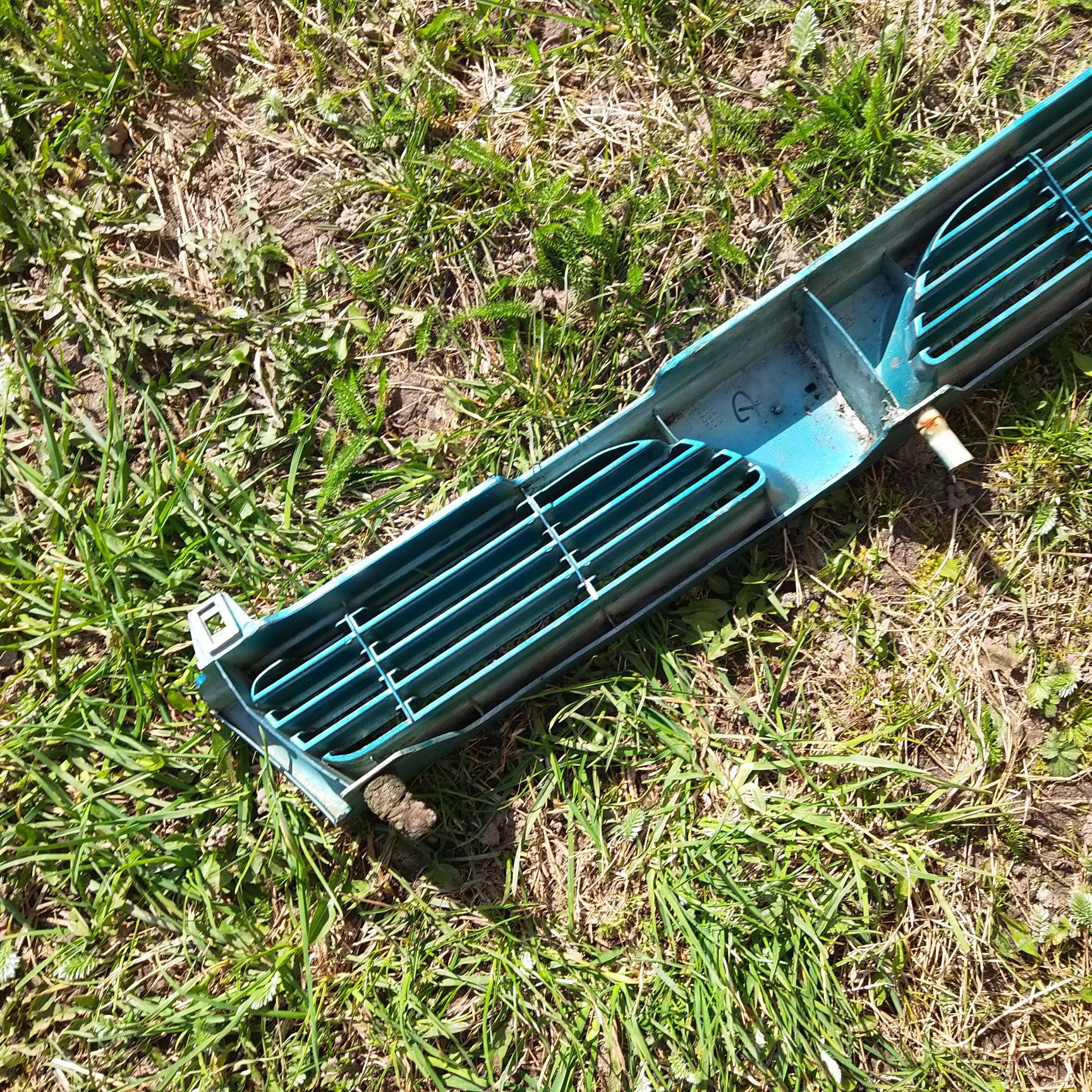 Grill atrapa chłodnicy zderzaka przód Nissan Sunny N14