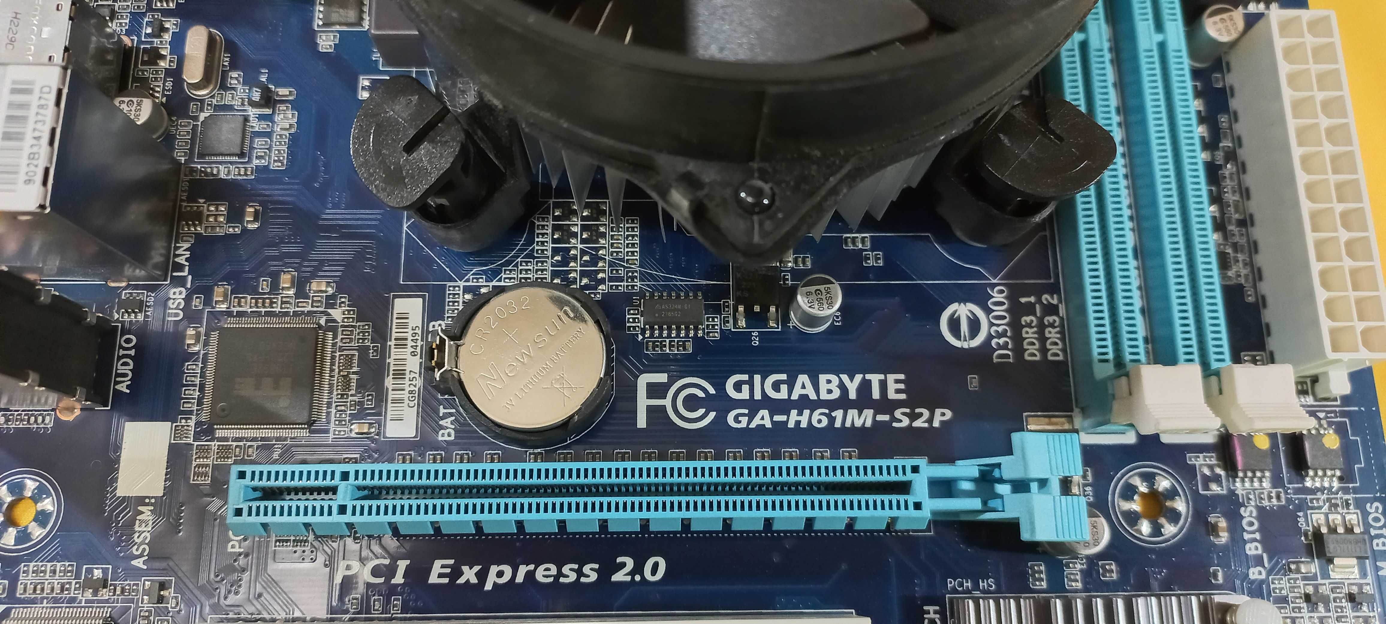 Gigabyte ga-h61m-s2p+проц I3-3220 + кулер 1155