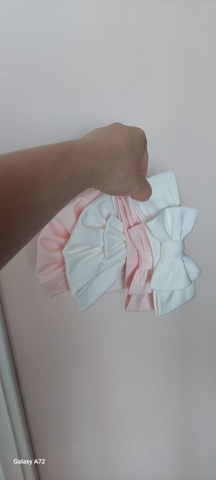 Шапочки для новонароджених дві купуєте третя в подарунок