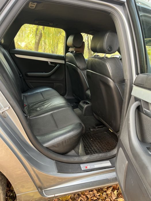 Свіжопригнана Audi A4B7 S-line 2004 рік