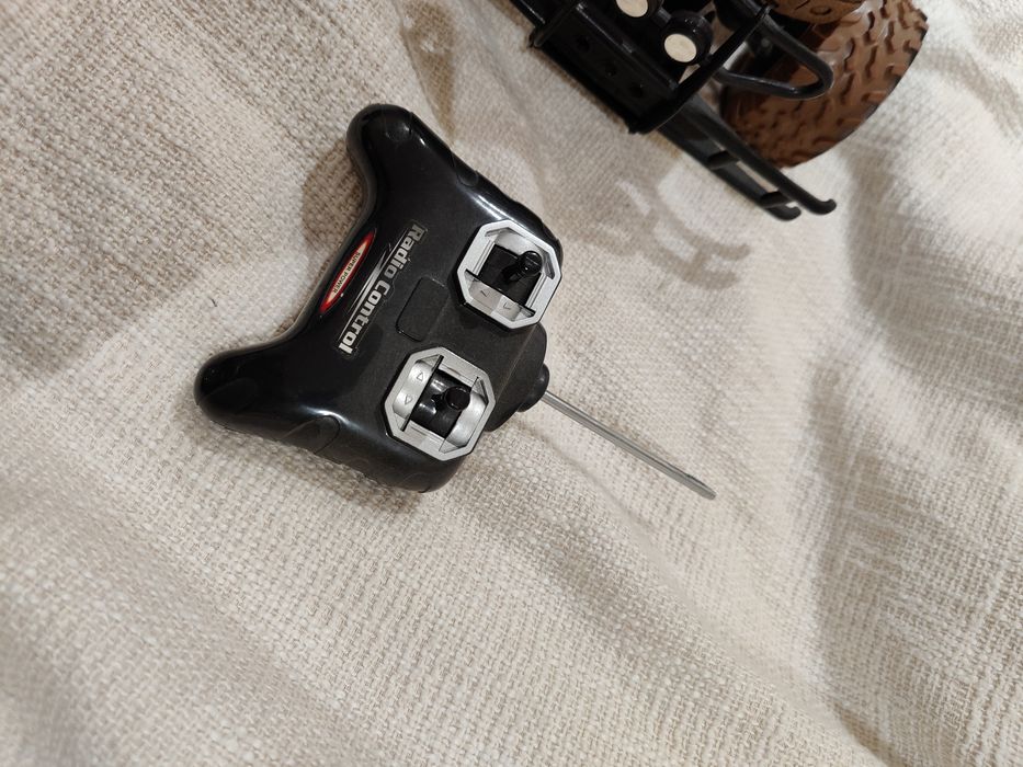 Jipe telecomandado Ford 4 x 4 é 150 mud slinger