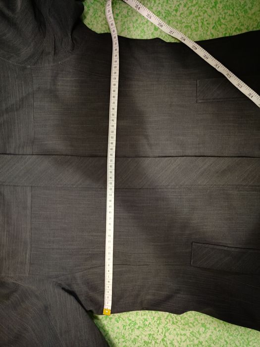 Продам фирменную куртку- ветровку