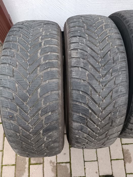 Гума на авто Nokian