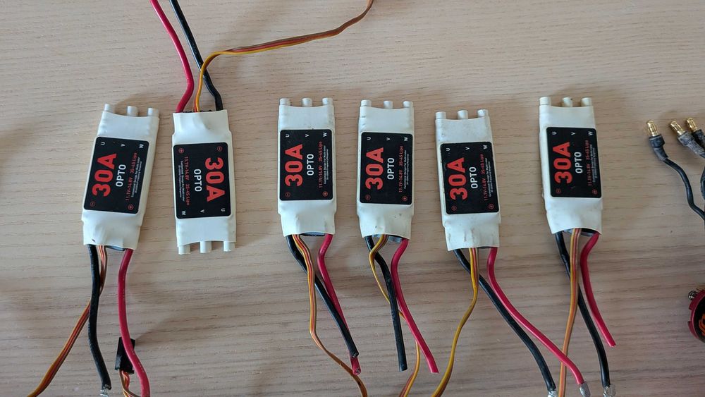 PEÇAS DJI F550 - DJI NAZA + MOTORES + ESC