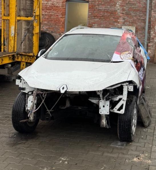Renault Megane 3 Kombi części kasta na części próg słupek ćwiartka