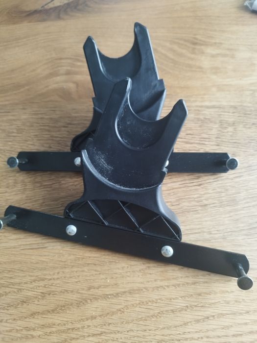 Adaptery do montażu fotelika samochodowego na konstrukcji wózka