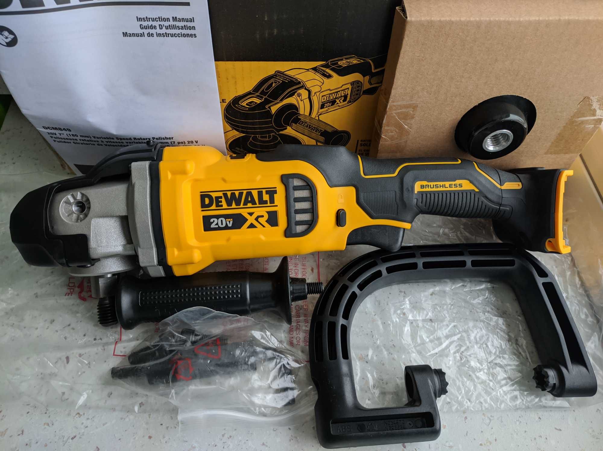 Бесщеточная полировочная машина DeWalt DCM849B