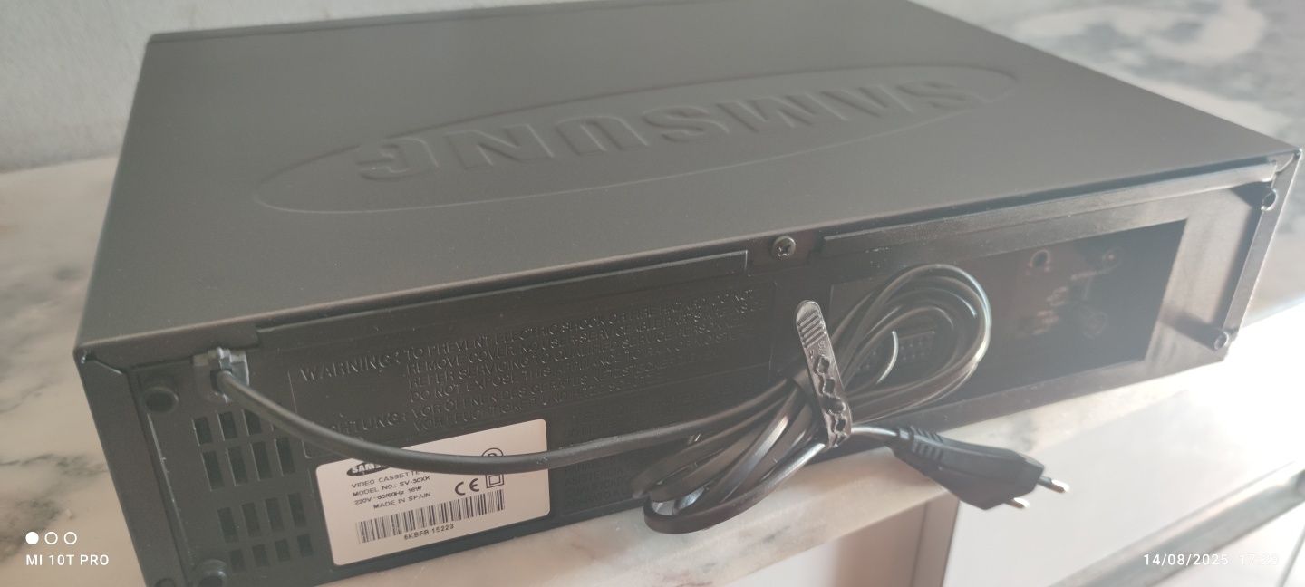 Video VHS Samsung muito bem estimado e a funcionar bem.