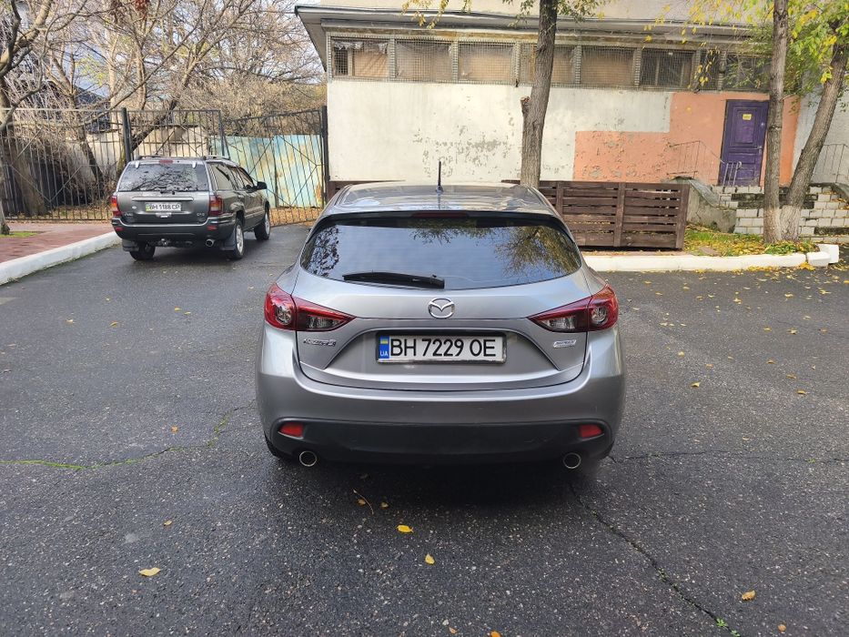 Мазда 3  2014 г 2.0 бензин автомат