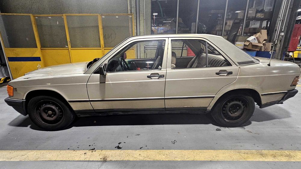 Mercedes - Benz  190 D