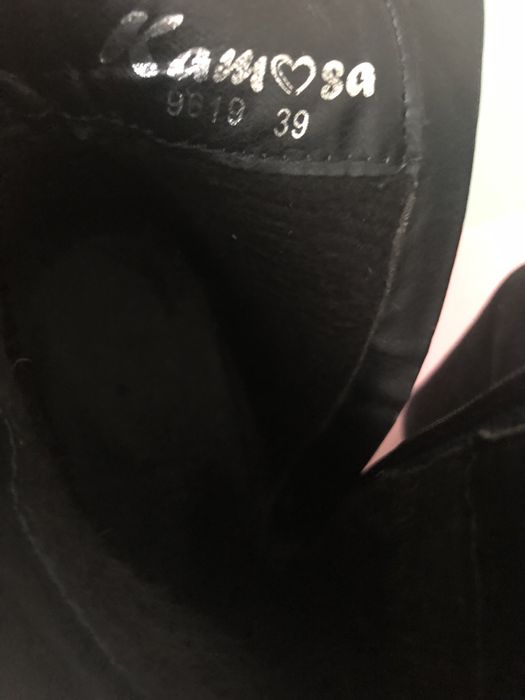 Botas pretas em muito bom estado