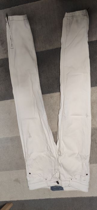 Spodnie białe rozm. 38 Stradivarius