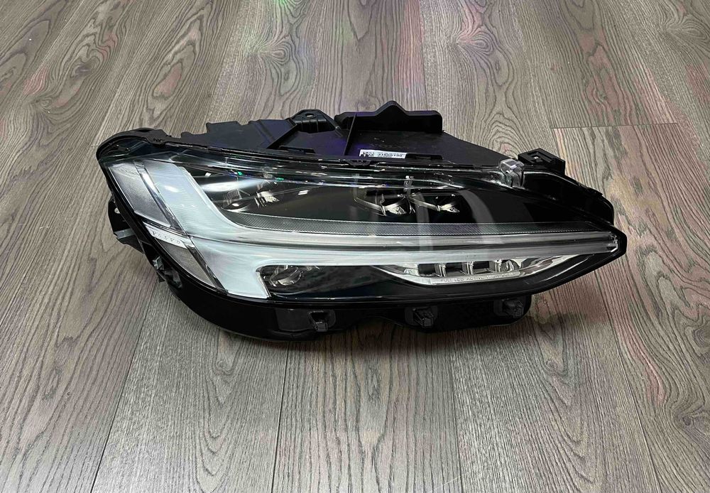 Фара права Volvo S90 V90