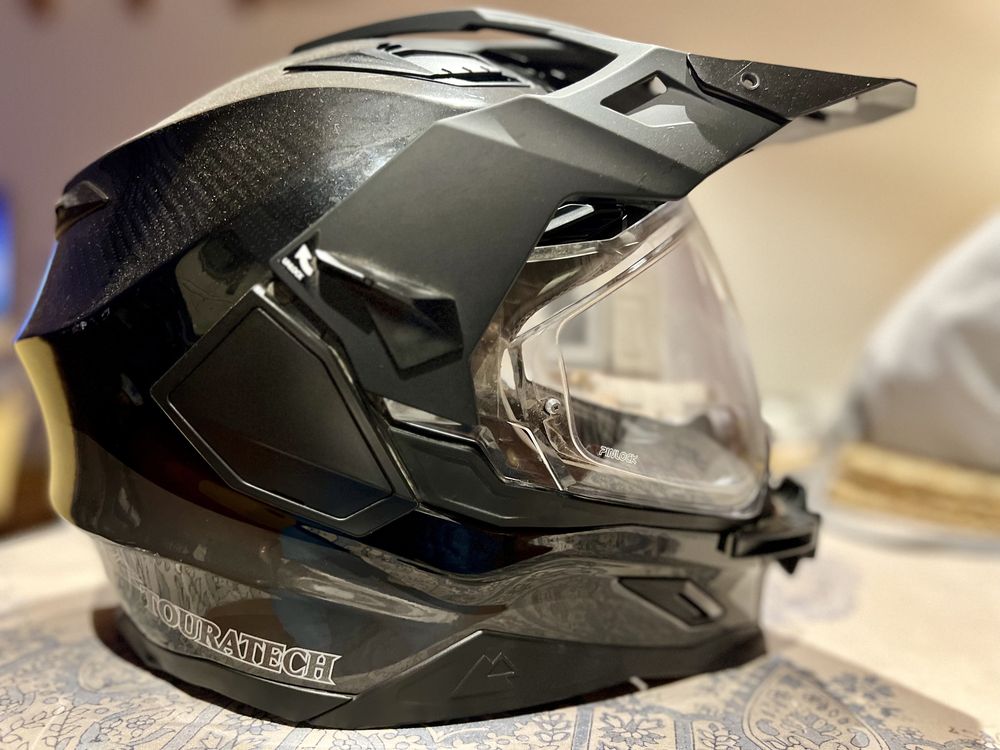 Capacete Touratech Aventuro Carbon com intercomunicador Sena